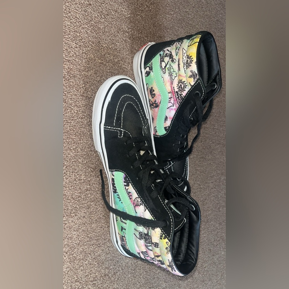 size womens 9.5, pastel skull design - Picture 1 of 4